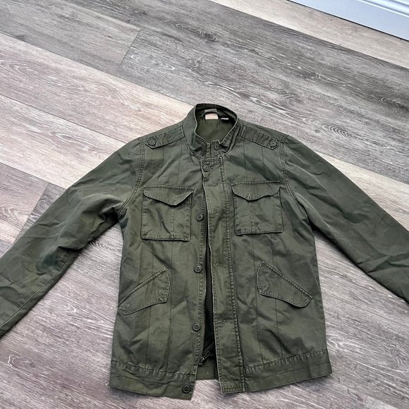 light green jacket , many pockets - Picture 1 of 8